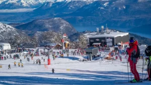 Lee más sobre el artículo Chapelco arrancó las vacaciones de invierno a pura nieve y diversión