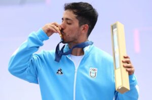 Lee más sobre el artículo Íconos del deporte Argentino celebran el oro de Maligno Torres en París 2024