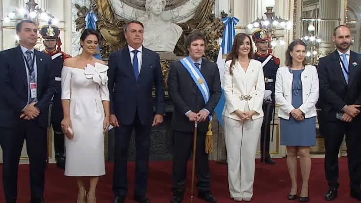 Lee más sobre el artículo Milei esquiva a Lula en el Mercosur y se reúne con Bolsonaro