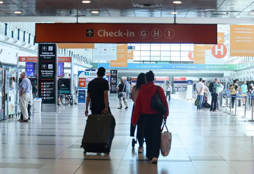 En este momento estás viendo El gobierno impulsa desregulación total del sector aéreo y proyecta “cielos únicos” en el Mercosur