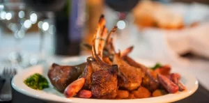 Lee más sobre el artículo Emprendedores y chefs neuquinos despliegan sabores únicos en la feria caminos y sabores