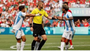 Lee más sobre el artículo AFA reclama a FIFA tras el escándalo en el partido Argentina-Marruecos