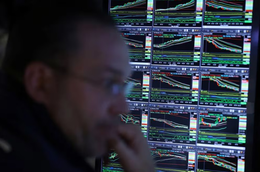 En este momento estás viendo Dólares financieros caen y el riesgo país se dispara a 1.600 puntos