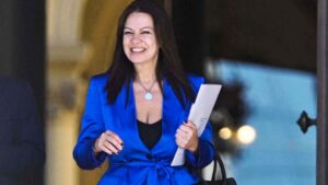 Lee más sobre el artículo Operativo en el Ministerio de Capital Humano por alimentos retenidos: Secuestran documentación y computadoras