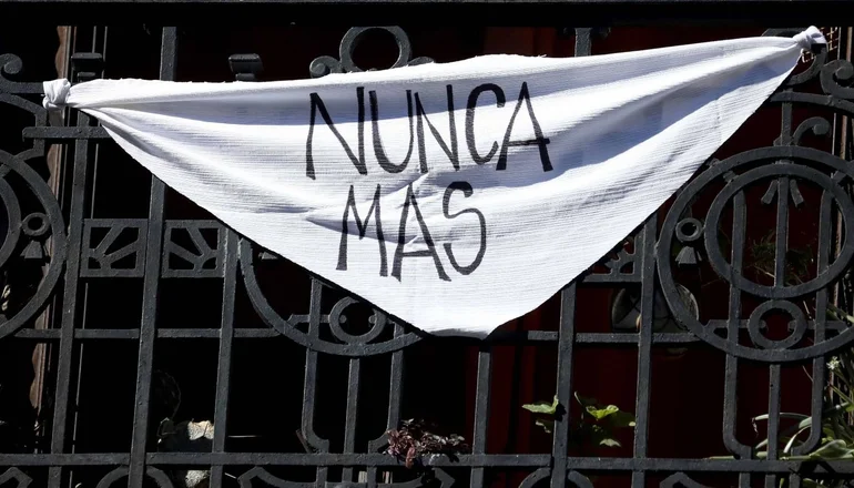 Lee más sobre el artículo Milei cierra la unidad que investigaba la desaparición de niños durante la dictadura