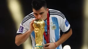 Lee más sobre el artículo El Huevo Acuña regresa a Argentina: Fichaje estelar para River Plate