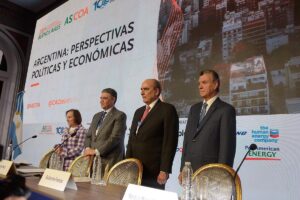 Lee más sobre el artículo El campo se planta ante Milei: Reclamos por devaluación, retenciones y cepo cambiario