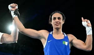 Lee más sobre el artículo Imane Khelif desafía críticas y va por la medalla de oro en París 2024