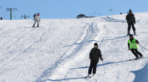 Lee más sobre el artículo Éxito en la Fiesta de la Nieve de Villa Pehuenia: Diversión nocturna en Batea Mahuida