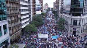 Lee más sobre el artículo Los gremios docentes universitarios anuncian un nuevo paro y posponen el inicio del segundo cuatrimestre