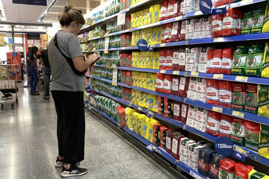 Lee más sobre el artículo Caputo baja el impuesto PAIS, pero los precios en góndola seguirán subiendo
