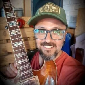 Lee más sobre el artículo Walter Cuevas: Fusión de música y gastronomía en experiencias únicas