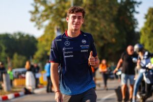 Lee más sobre el artículo Franco Colapinto brilló en su debut en la fórmula 1: Finalizó 12° en el gran premio de Monza