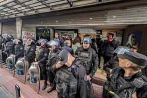 Lee más sobre el artículo La Policía Federal bloqueó el acceso a la Universidad de las Madres de Plaza de Mayo