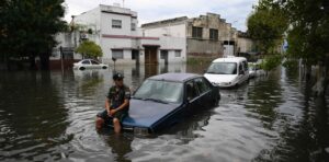 Lee más sobre el artículo Riesgo ambiental en barrios populares: 40% expuestos a inundaciones y microbasurales