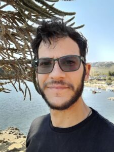 Lee más sobre el artículo Sebastián Molina: Pumas y zorros, un viaje por el desierto pre-argentino