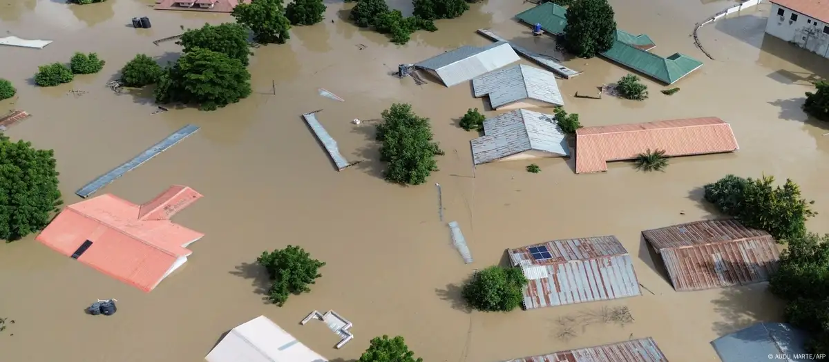 En este momento estás viendo Graves inundaciones en Nigeria tras colapsar una presa
