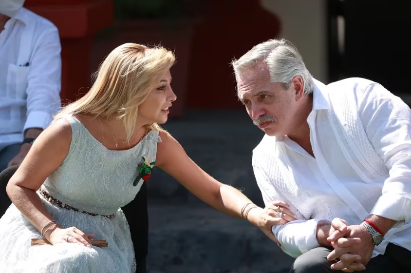 Lee más sobre el artículo Revelaciones y batallas en la vida privada de Fabiola Yañez y Alberto Fernández»