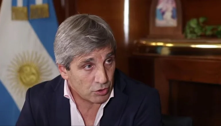 Lee más sobre el artículo Tensión en la educación superior: Ministro Caputo amenaza con acciones legales ante posible rechazo al veto de Milei
