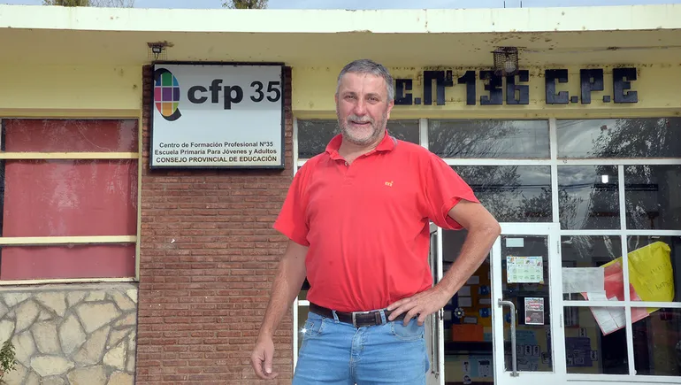 Lee más sobre el artículo Gerardo Amata: Vecinos de Confluencia Rural impulsan la creación de un secundario para adultos