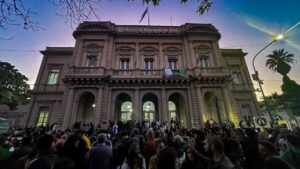 Lee más sobre el artículo Crisis en salud mental: el cierre del Bonaparte y el futuro incierto de los hospitales nacionales