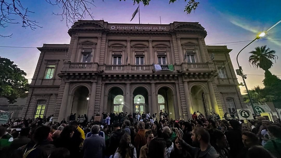 Lee más sobre el artículo Crisis en salud mental: el cierre del Bonaparte y el futuro incierto de los hospitales nacionales