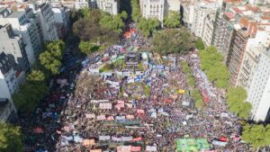 Lee más sobre el artículo Manifestación masiva profundiza la caída de popularidad de Milei