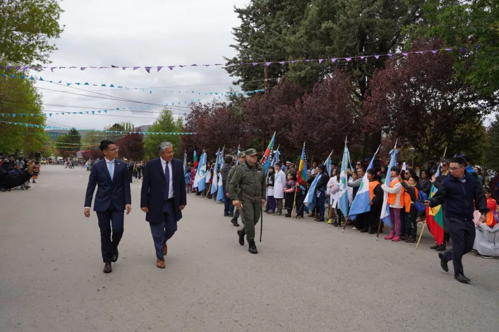 En este momento estás viendo Figueroa anunció obras clave en Aluminé durante su 109 aniversario