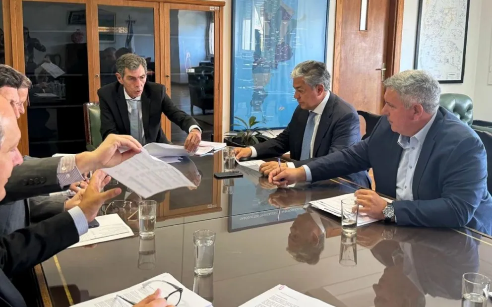 En este momento estás viendo El gobernador Rolando Figueroa confirmó que se formalizará una mesa de trabajo para definir las concesiones de las represas sobre los ríos Limay y Neuquén.