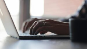 Lee más sobre el artículo Bloquean páginas de apuestas en línea en escuelas