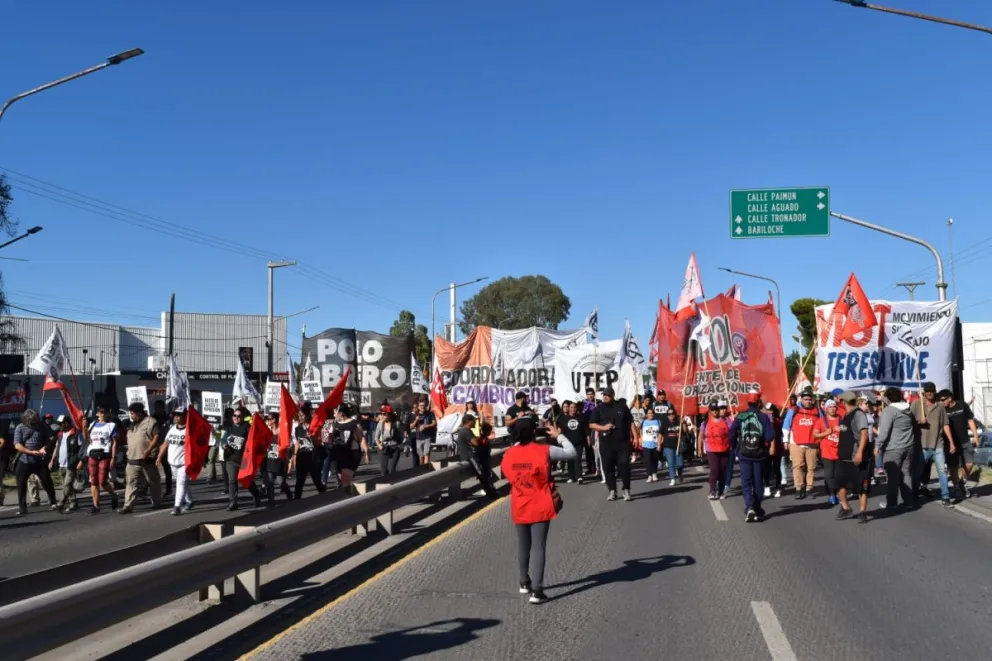 En este momento estás viendo Marcha y permanencia de organizaciones sociales este lunes en Neuquén