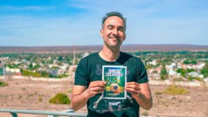 Lee más sobre el artículo PEL0TA MANCHADA, IDENTIDAD, TECNOFEUDALISMO Y NARRATIVAS DEL SUR