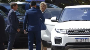 Lee más sobre el artículo Uniformes en la calle: las fuerzas federales rompen el silencio y reclaman por salarios