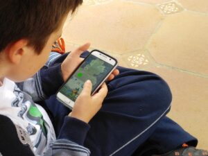 Lee más sobre el artículo Prohibir no alcanza: Australia choca contra el límite real de controlar las redes