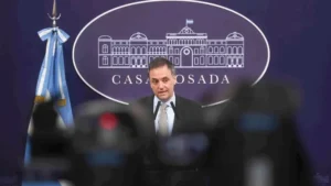 Lee más sobre el artículo Adorni muda su conferencia al Congreso en medio de una creciente tensión con la prensa
