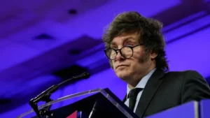 Lee más sobre el artículo Reelección en duda: crece el rechazo a Milei y se enfría su capital político