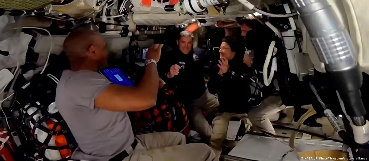 En este momento estás viendo Volver a la Luna: Artemis II y el instante en que la humanidad se aleja de sí misma