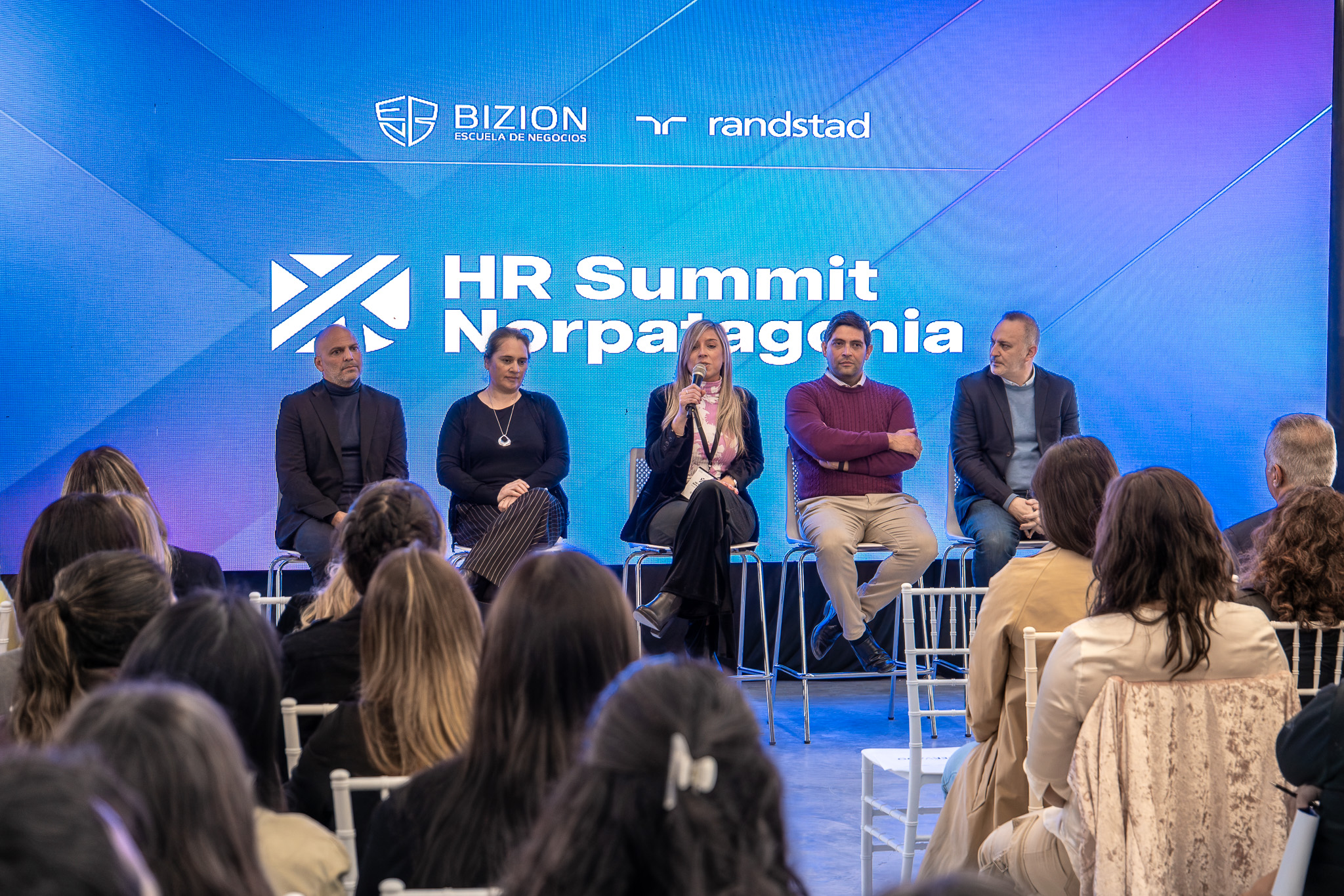 En este momento estás viendo El negocio invisible de Vaca Muerta: quién gestiona a quienes hacen funcionar la máquina