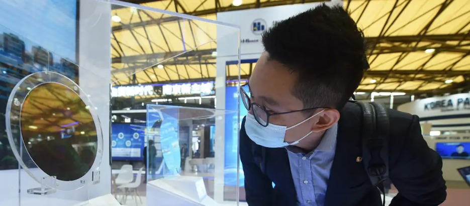 En este momento estás viendo China ya no solo fabrica chips: empieza a redibujar quién controla la tecnología mundial