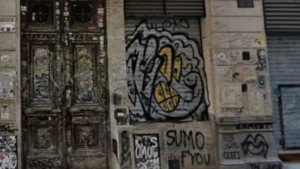 Lee más sobre el artículo La casa y el eco: Luca Prodan, San Telmo y las paredes que todavía hablan