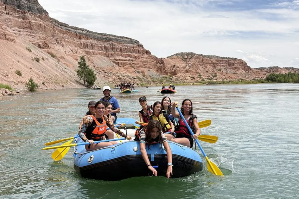 China Muerta suma una aventura distinta entre bicicletas y balsas