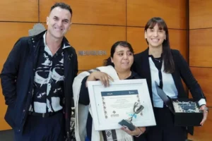 Lee más sobre el artículo Tejer para seguir: la historia de Eliana Tropan y el pulso vivo de la tradición neuquina