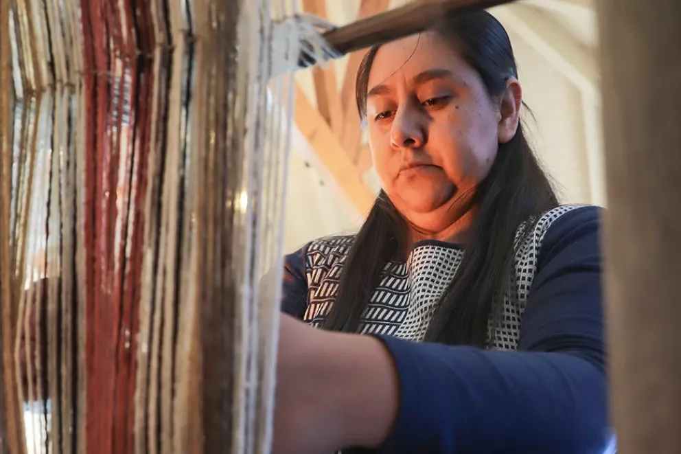 Una artesana que teje memoria en el corazón de Atreuco