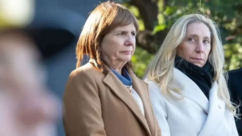 En este momento estás viendo Karina Milei acusó a Bullrich de filtrar internas y la crisis libertaria ya paraliza reuniones en Casa Rosada