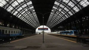 Lee más sobre el artículo El tren vuelve a aumentar y el ajuste viaja sobre rieles