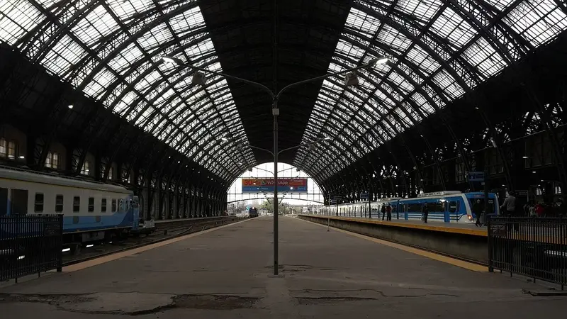 El tren vuelve a aumentar y el ajuste viaja sobre rieles