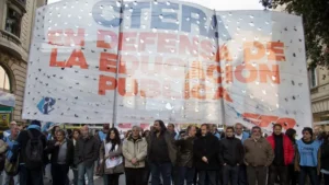 Lee más sobre el artículo Ajuste, salarios pulverizados y aulas en crisis: el mapa del deterioro docente bajo Milei