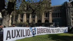 Lee más sobre el artículo Escala el conflicto estudiantil: tomaron el Pellegrini y el Nacional Buenos Aires en reclamo por financiamiento universitario