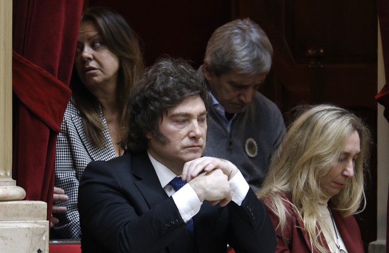 En este momento estás viendo Salvar el proyecto o soltar a Milei: la duda que empieza a incomodar al poder