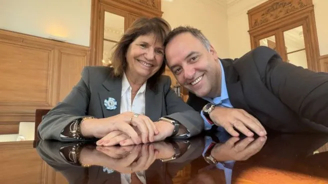 En este momento estás viendo Bullrich mostró sus bienes y volvió a dejar expuesto a Adorni dentro del oficialismo